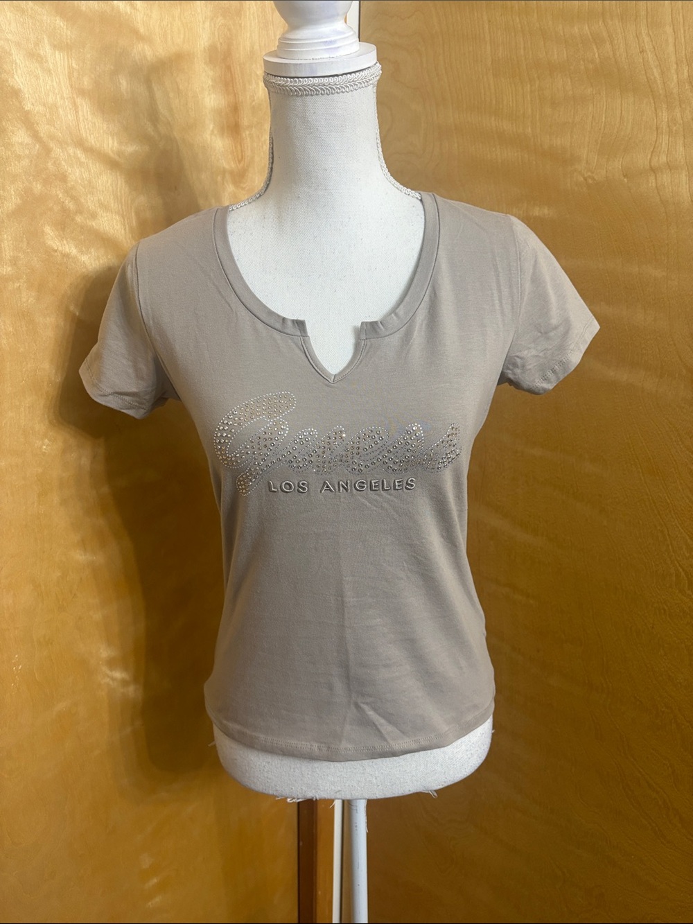 Guess Los Angeles Fitted Tee V-Neck Front Rhinestone Short Sleeve Shirt Size M
